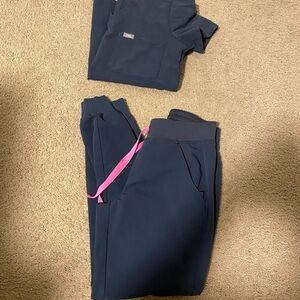 Figs Charcoal Scrub Set